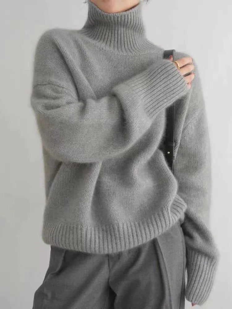 Isabella – Classic Turtleneck