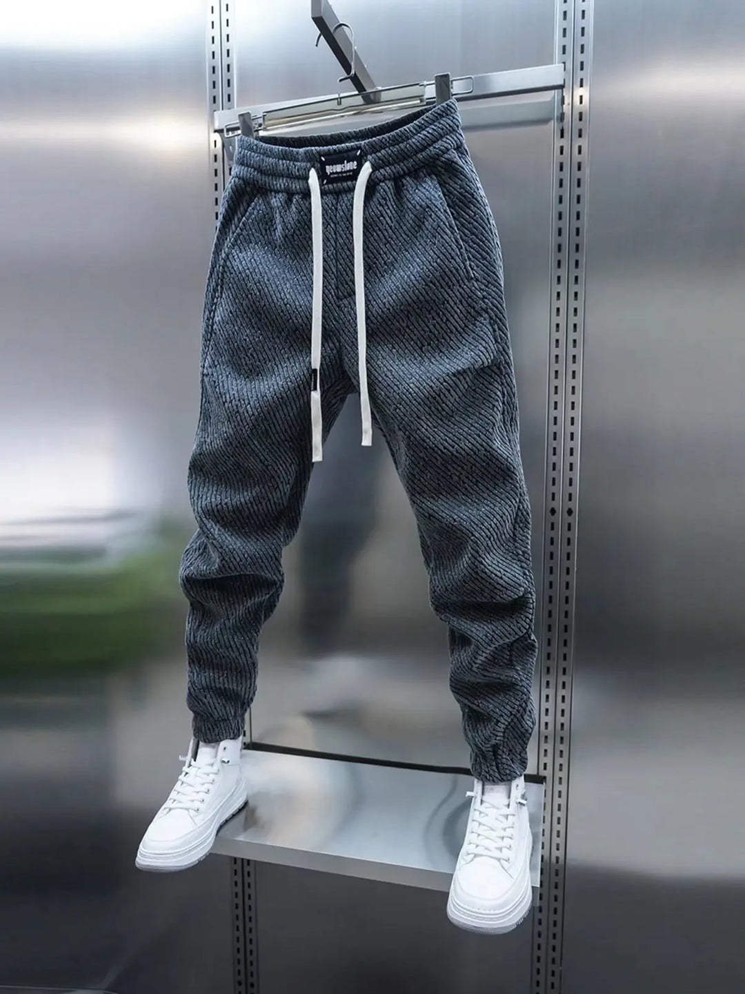 Ethan – Effortless Style in Motion